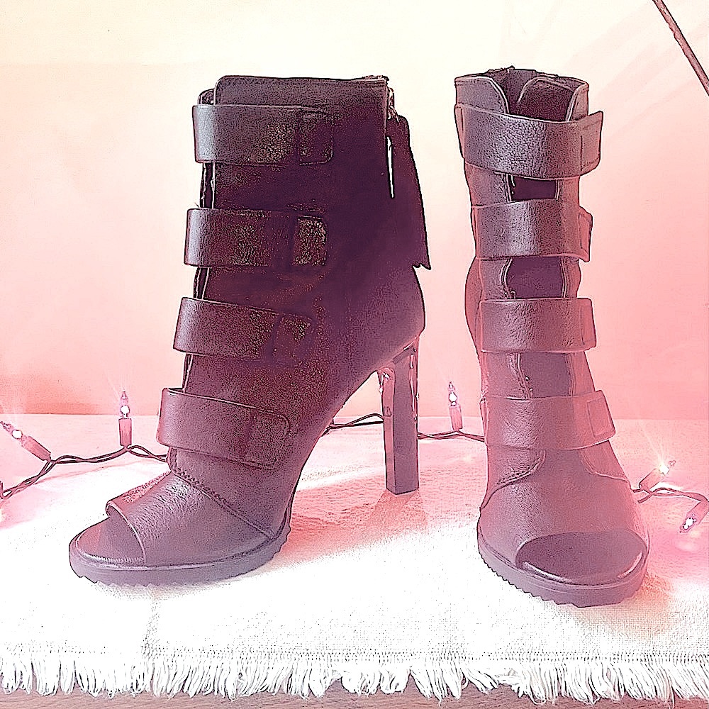 🖤 Black 🖤‘DKNY’ Leather Heels 👠😍🖤 NWOT